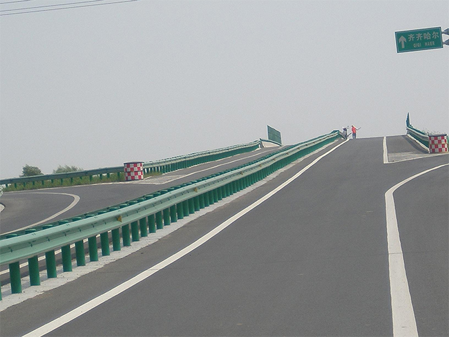 宁德高速公路护栏的材质与规格